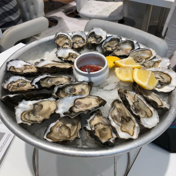 Happy hours 17-20: 24pcs oyster for €12