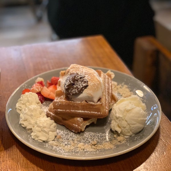 Photo prise au Superstar Waffles par ᴊᴜsᴛɪɴ le7/16/2019
