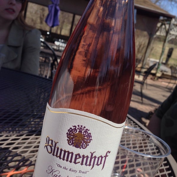 รูปภาพถ่ายที่ Blumenhof Vineyards &amp; Winery โดย GusGusFunBus เมื่อ 3/30/2014