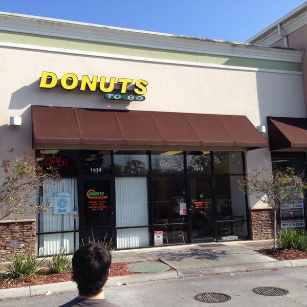 รูปภาพถ่ายที่ Donuts To Go โดย GusGusFunBus เมื่อ 3/20/2014