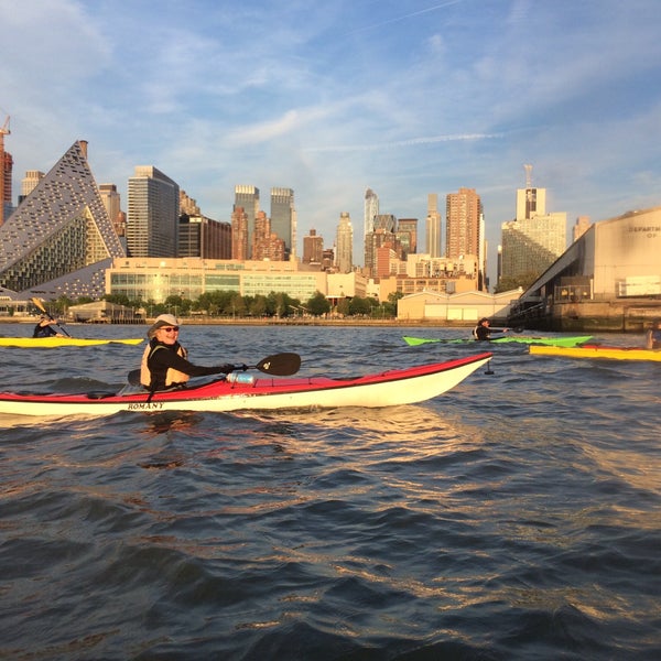 5/19/2016에 Suzy B.님이 Manhattan Kayak + SUP에서 찍은 사진