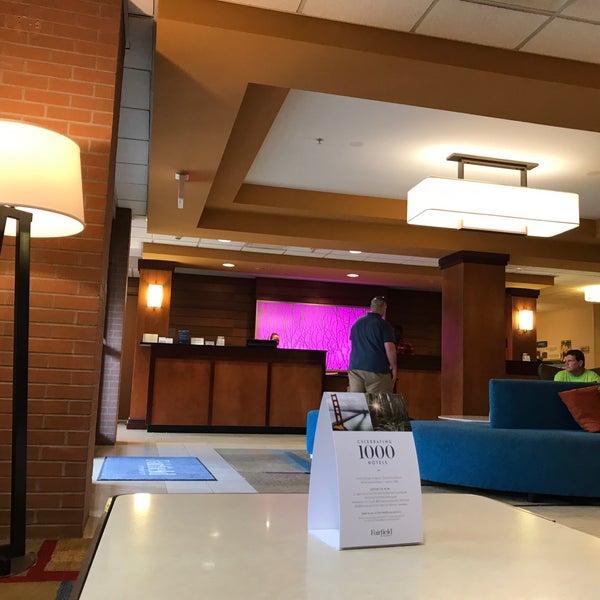 Foto diambil di Fairfield Inn &amp; Suites Louisville Downtown oleh Michael L. F. pada 5/18/2019