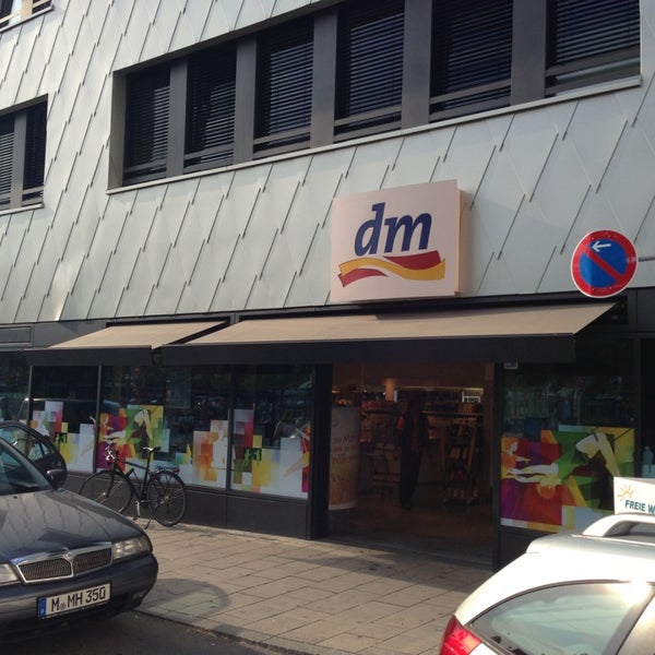 Foto tomada en dm-drogerie markt  por Ronny B. el 9/7/2013