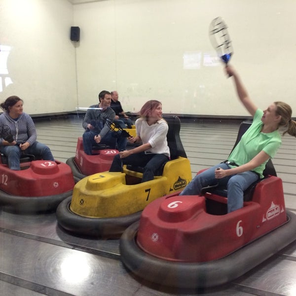 Photo prise au WhirlyBall Twin Cities par Christine V. le5/15/2014