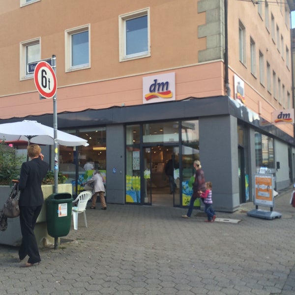 Foto tirada no(a) dm-drogerie markt por Olli em 9/3/2015
