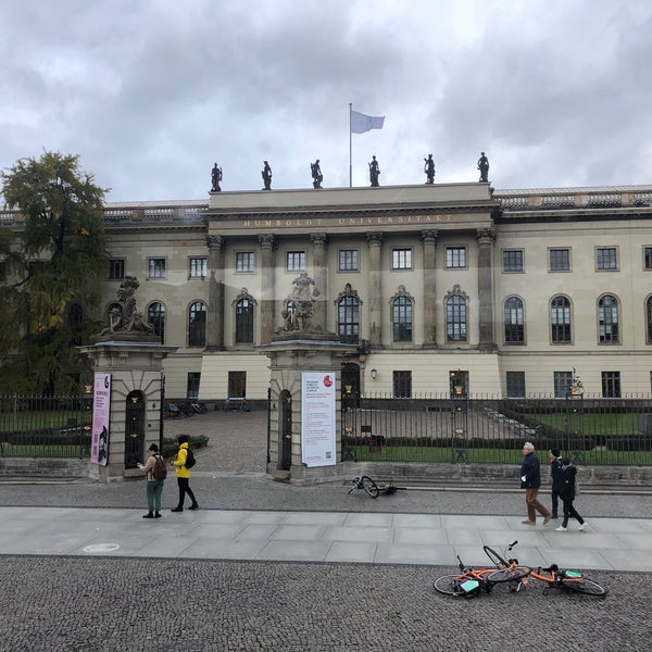 Foto tirada no(a) Humboldt-Universität zu Berlin por Olli em 10/21/2021