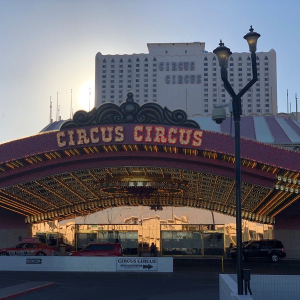 รูปภาพถ่ายที่ Circus Circus Hotel &amp; Casino โดย Olli เมื่อ 6/22/2022