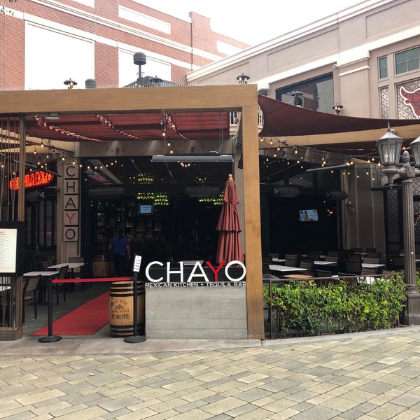 รูปภาพถ่ายที่ Chayo Mexican Kitchen + Tequila Bar โดย Olli เมื่อ 6/22/2022