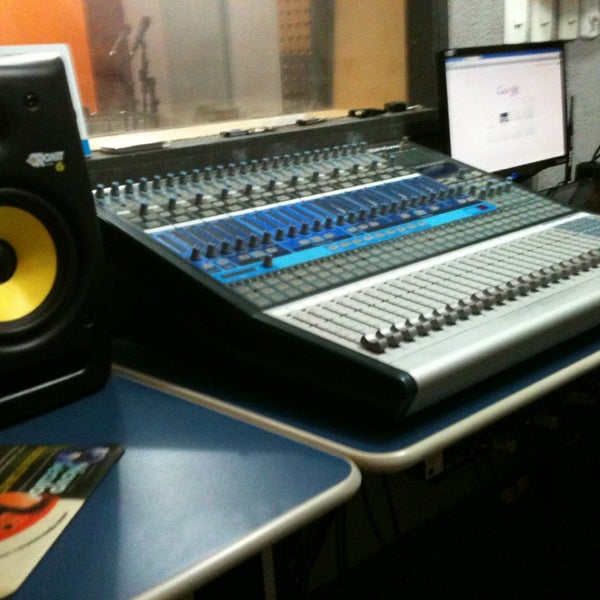Photos At Garage Studio Music 2 Tips