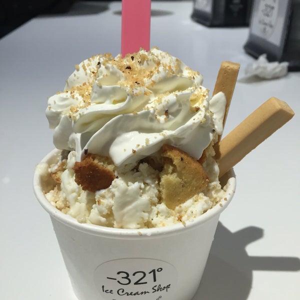 รูปภาพถ่ายที่ -321° Ice Cream Shop โดย Treyci เมื่อ 10/2/2016