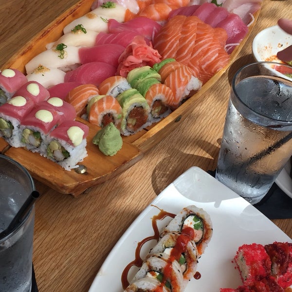 รูปภาพถ่ายที่ Maiko Sushi Lounge โดย Treyci เมื่อ 4/21/2017