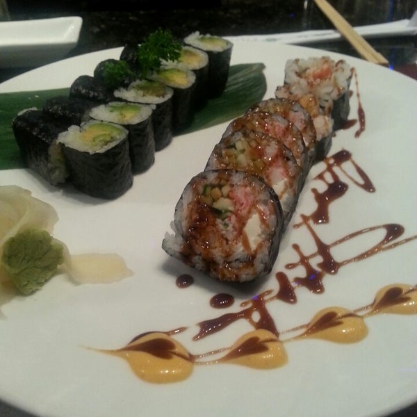 รูปภาพถ่ายที่ Wasabi Sushi &amp; Thai โดย Jamie B. เมื่อ 5/13/2014