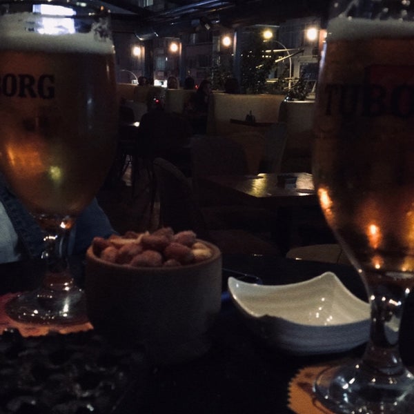 Foto tomada en M Pub &amp; Lounge  por Yağmur Y. el 9/23/2019