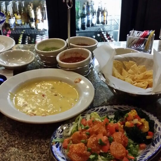 Foto diambil di Abuelo&#39;s Mexican Restaurant oleh Tori O. pada 2/23/2014