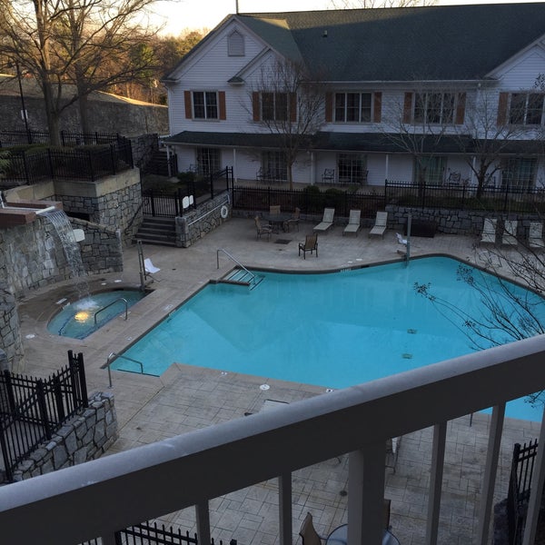 Photo taken at Courtyard by Marriott Atlanta Vinings by Alessandro S. on 2/11/2015