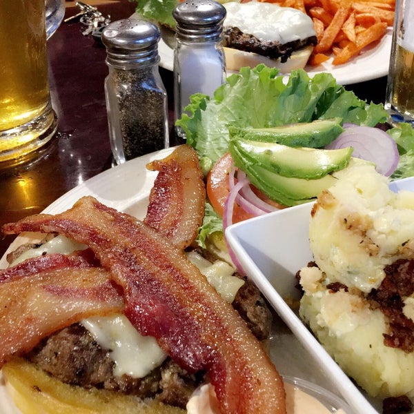 Boomerangs Gourmet Burger Joint North Clairemont 4577 Clairemont Dr