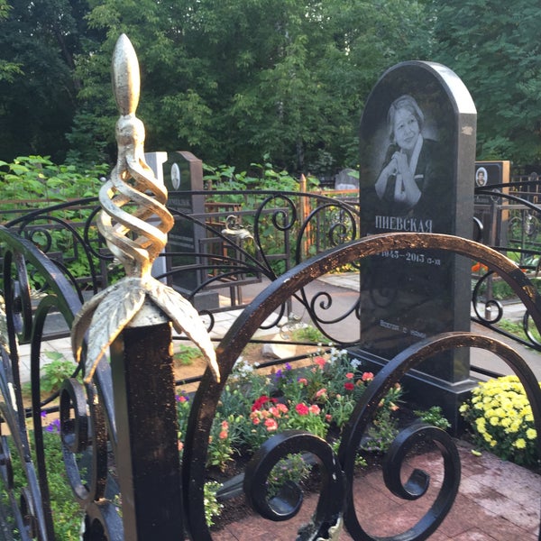 Перловское кладбище москва. Перловское кладбище мытищи. Перловское кладбище мытищи. Хапаева лорочка перловское кладбище. Перловское кладбище москва.