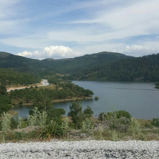 Photo taken at Balikesir Sindirgi Caygoren Baraji by Şenol 🔫 C. on 5/29/2016