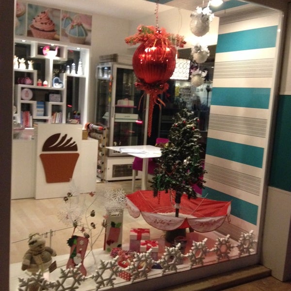 Photo taken at Cakebox® by Ayşe T. on 12/27/2013