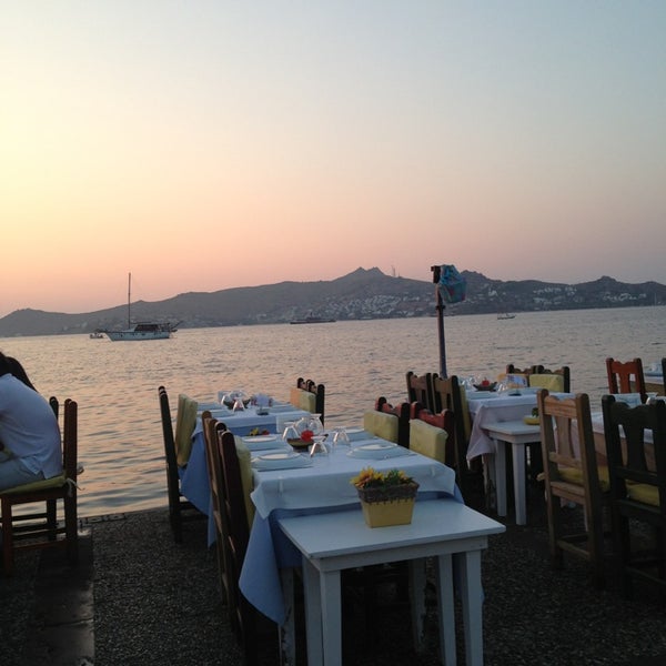 Foto scattata a Yalı Kıyı Balık Restaurant da Emre Ö. il 8/14/2013
