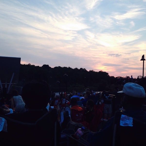 6/7/2015 tarihinde Karen J.ziyaretçi tarafından Chesterfield Amphitheater'de çekilen fotoğraf