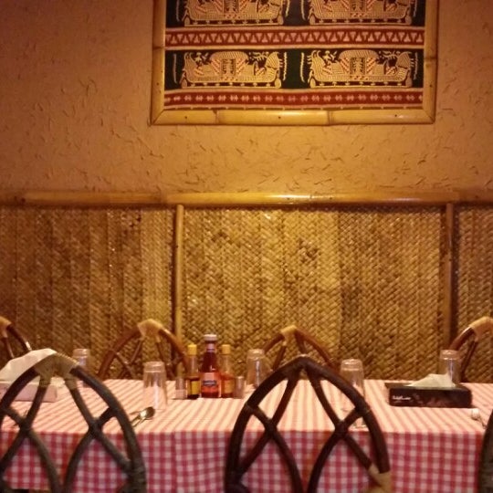 Снимок сделан в ALBUSTAN Restaurant مطعم البستان пользователем Abdulrahman J. 12/18/2013