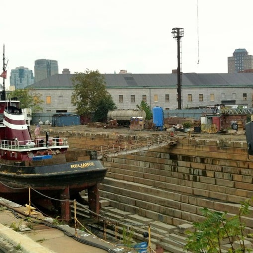Foto tirada no(a) Brooklyn Navy Yard Center at BLDG 92 por Natalya em 10/6/2012