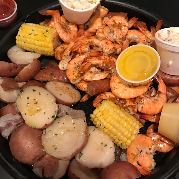 If you love shrimp, do yourself a favor and get the low country boil. You will not be disappointed! Top it off with key lime pie for dessert. Delish! We will definitely be back.