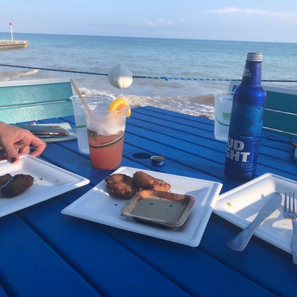 9/18/2020 tarihinde Charles B.ziyaretçi tarafından Southernmost Beach Cafe'de çekilen fotoğraf