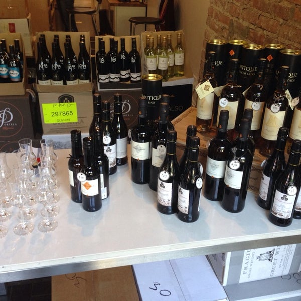 Photo taken at Terry&#39;s West Village Wine and Spirits by Alvaro d. on 10/5/2013
