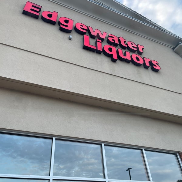 Photo taken at Edgewater Liquors by Daxx D. on 7/8/2022
