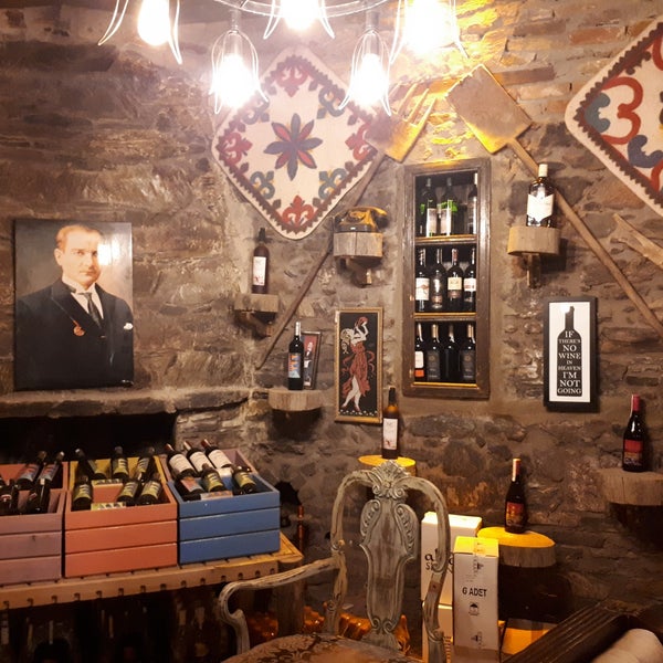 Foto scattata a Yorgo Restoran&amp;Wine house da Özge ✌. il 8/23/2018