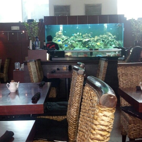 Foto tirada no(a) Galanga Thai Kitchen &amp; Sushi Bar por David M. em 12/13/2012