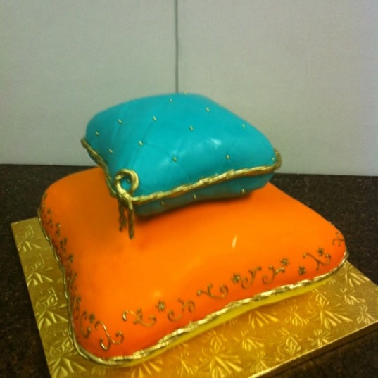 10/25/2012에 Sarajpastries S.님이 Sara J Pastries &amp; Cakes에서 찍은 사진