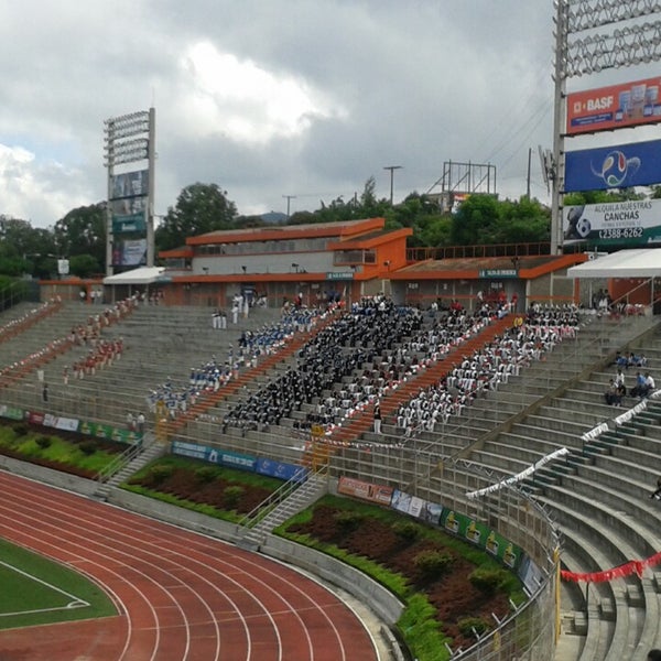 Foto scattata a Estadio Cementos Progreso da Monica S. il 8/17/2013