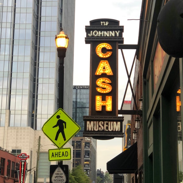 Foto scattata a Johnny Cash Museum and Bongo Java Cafe da Bailey 💕 W. il 9/30/2021