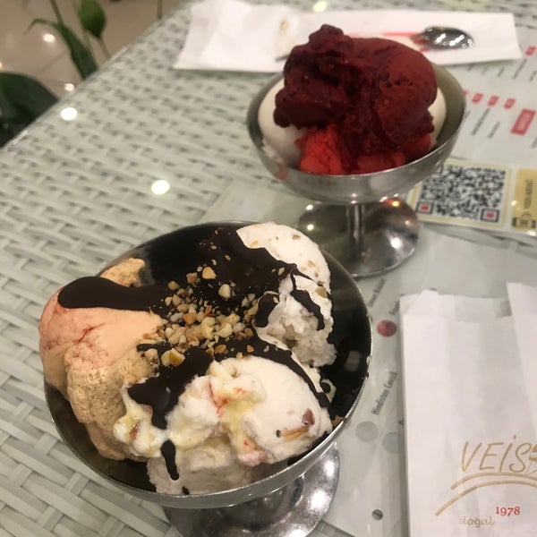 9/6/2020 tarihinde Gülsüm Y.ziyaretçi tarafından Veis Dondurma &amp; Cafe'de çekilen fotoğraf