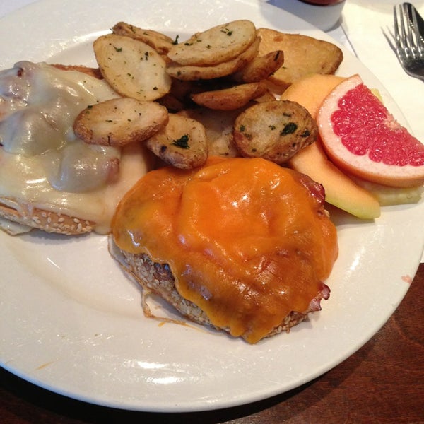 Photos at Eggspectation Breakfast Spot in Montréal