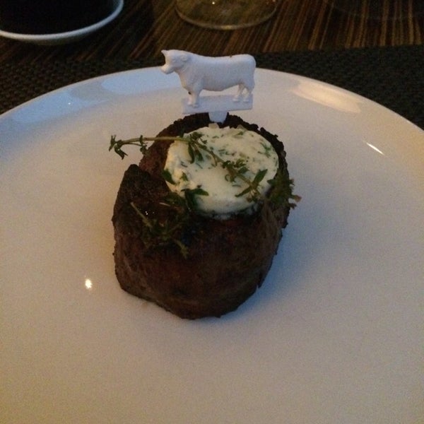 Foto diambil di BLT Steak oleh Chris D. pada 7/4/2014