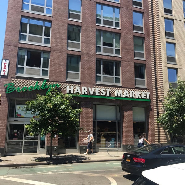 Foto tomada en Brooklyn Harvest Market  por Ale S. el 7/4/2019