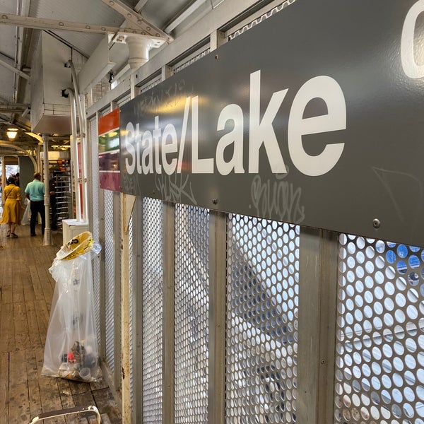 Photo taken at CTA - State/Lake by Ale S. on 10/8/2019