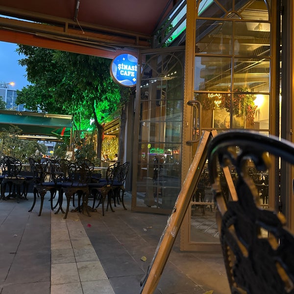 Foto tirada no(a) Şinasi Cafe &amp; Bar &amp; Restaurant por e n g i n c. em 4/29/2024