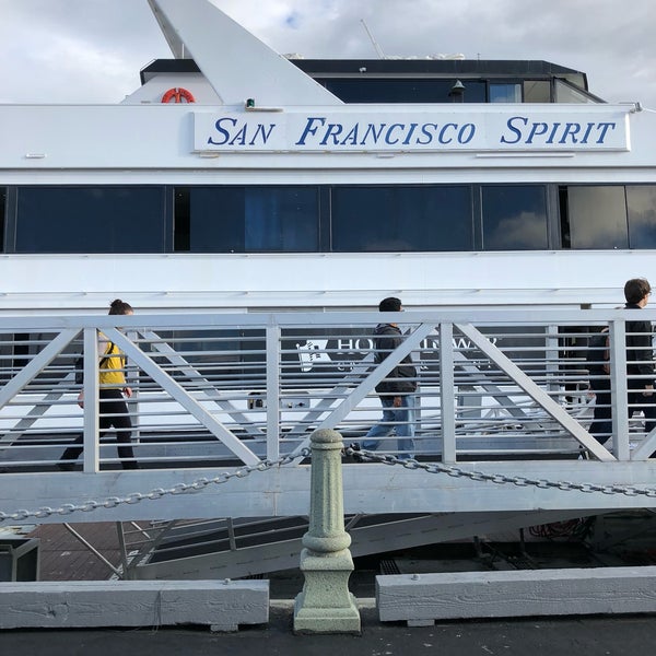 Das Foto wurde bei Hornblower Cruises &amp; Events von Aaron B. am 10/4/2018 aufgenommen