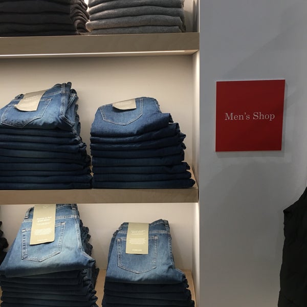 Photo taken at Everlane by Aaron B. on 1/16/2018