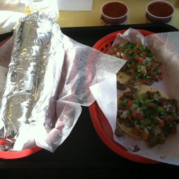 Photo taken at Tacos Uruapan by Bill H. on 1/27/2013