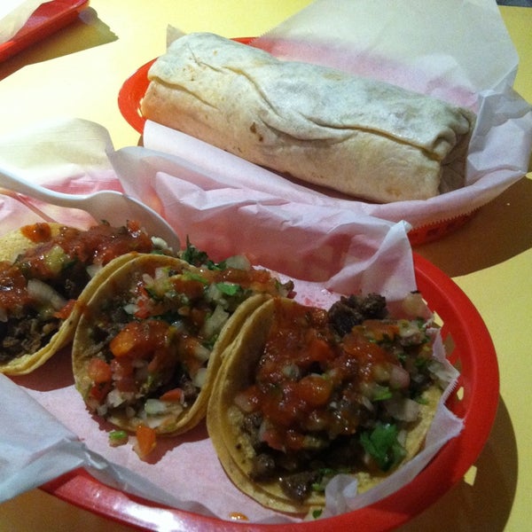 Photo taken at Tacos Uruapan by Bill H. on 11/3/2013