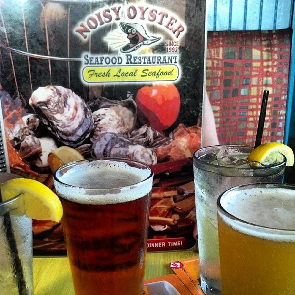Foto tirada no(a) Noisy Oyster Seafood Restaurant por Jeremy M. em 8/20/2013