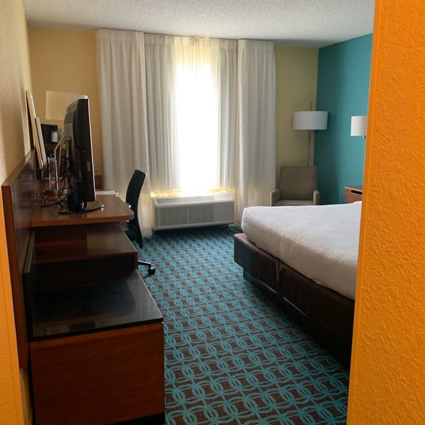 Das Foto wurde bei Fairfield Inn &amp; Suites by Marriott Orlando Lake Buena Vista in the Marriott Village von Lucas Z. am 8/17/2019 aufgenommen