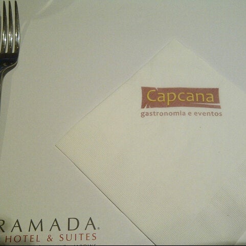 รูปภาพถ่ายที่ Capcana Gastronomia โดย Mauricio K. เมื่อ 9/9/2013