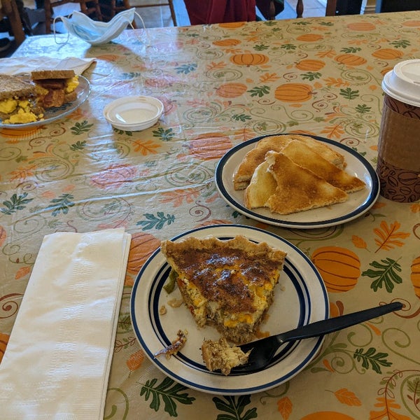 Photo taken at Libby&#39;s Bakery Cafe by Robin H. on 10/11/2020